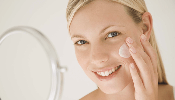 use a cream to rejuvenate facial skin