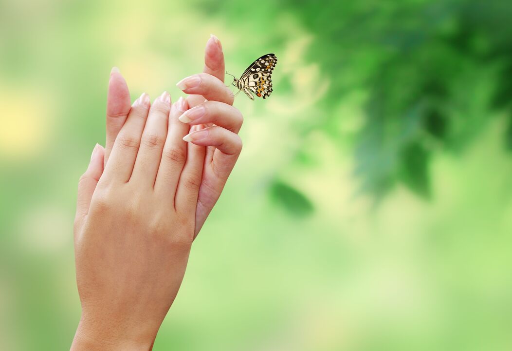 gymnastics with hands to rejuvenate the skin