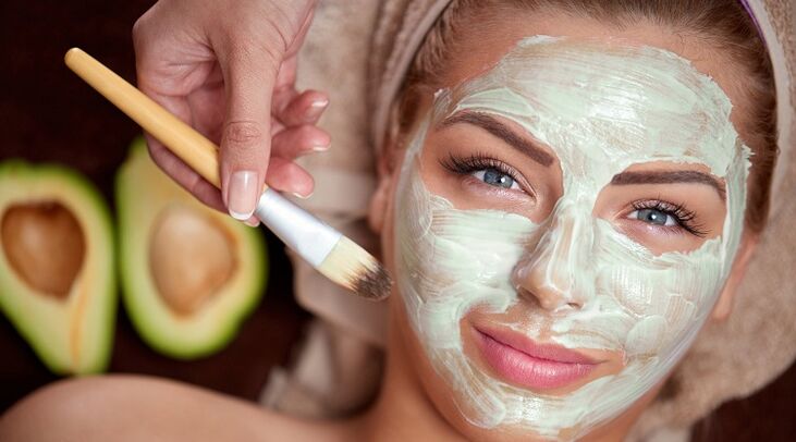 applying a mask to rejuvenate the skin