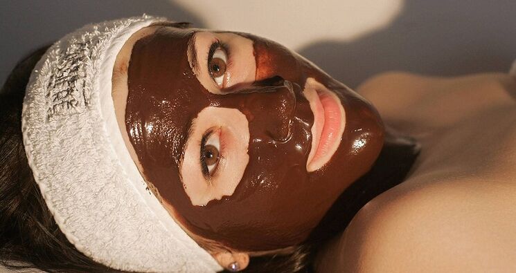 mask with cocoa to rejuvenate the skin